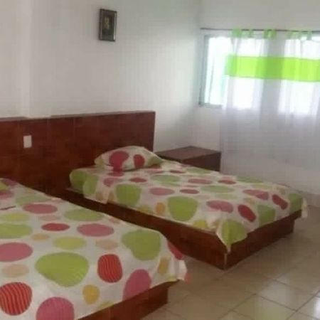 Tortugas Place Hotel Y Bungalos Monterrico Buitenkant foto