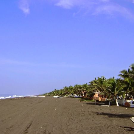 Tortugas Place Hotel Y Bungalos Monterrico Buitenkant foto