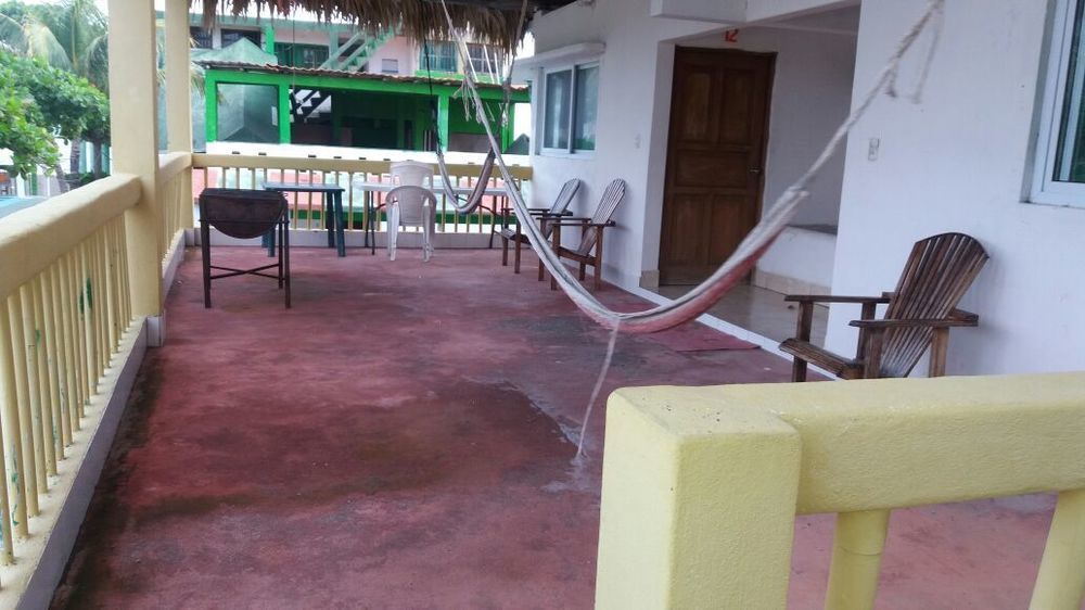 Tortugas Place Hotel Y Bungalos Monterrico Buitenkant foto