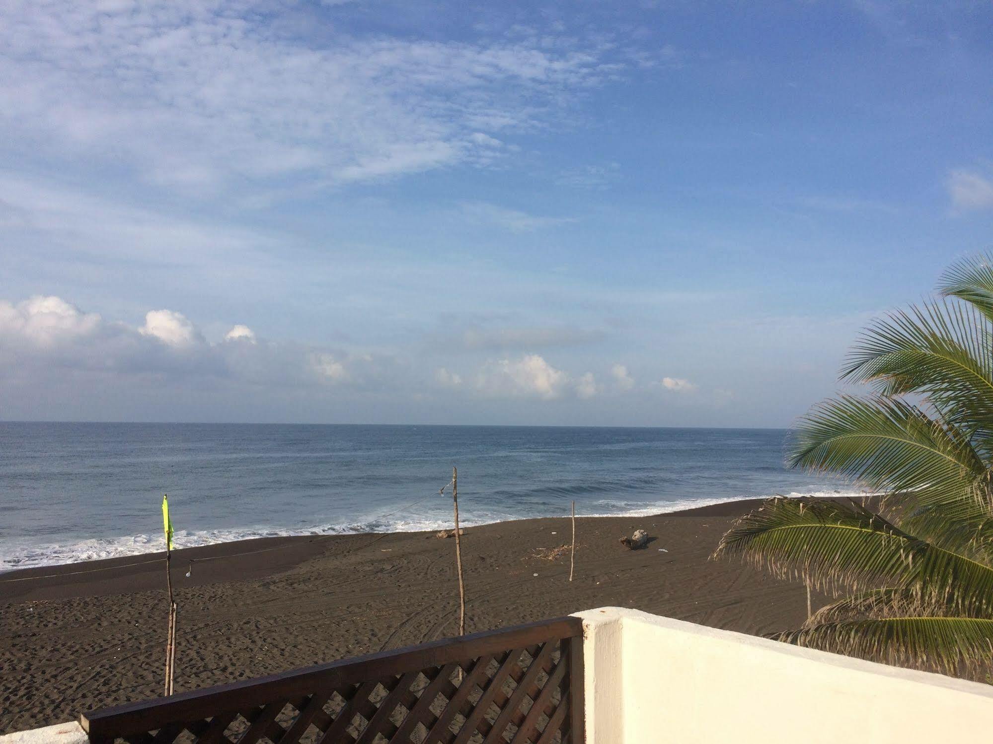 Tortugas Place Hotel Y Bungalos Monterrico Buitenkant foto