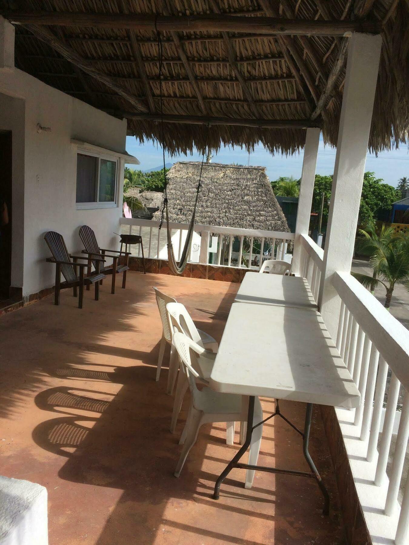 Tortugas Place Hotel Y Bungalos Monterrico Buitenkant foto