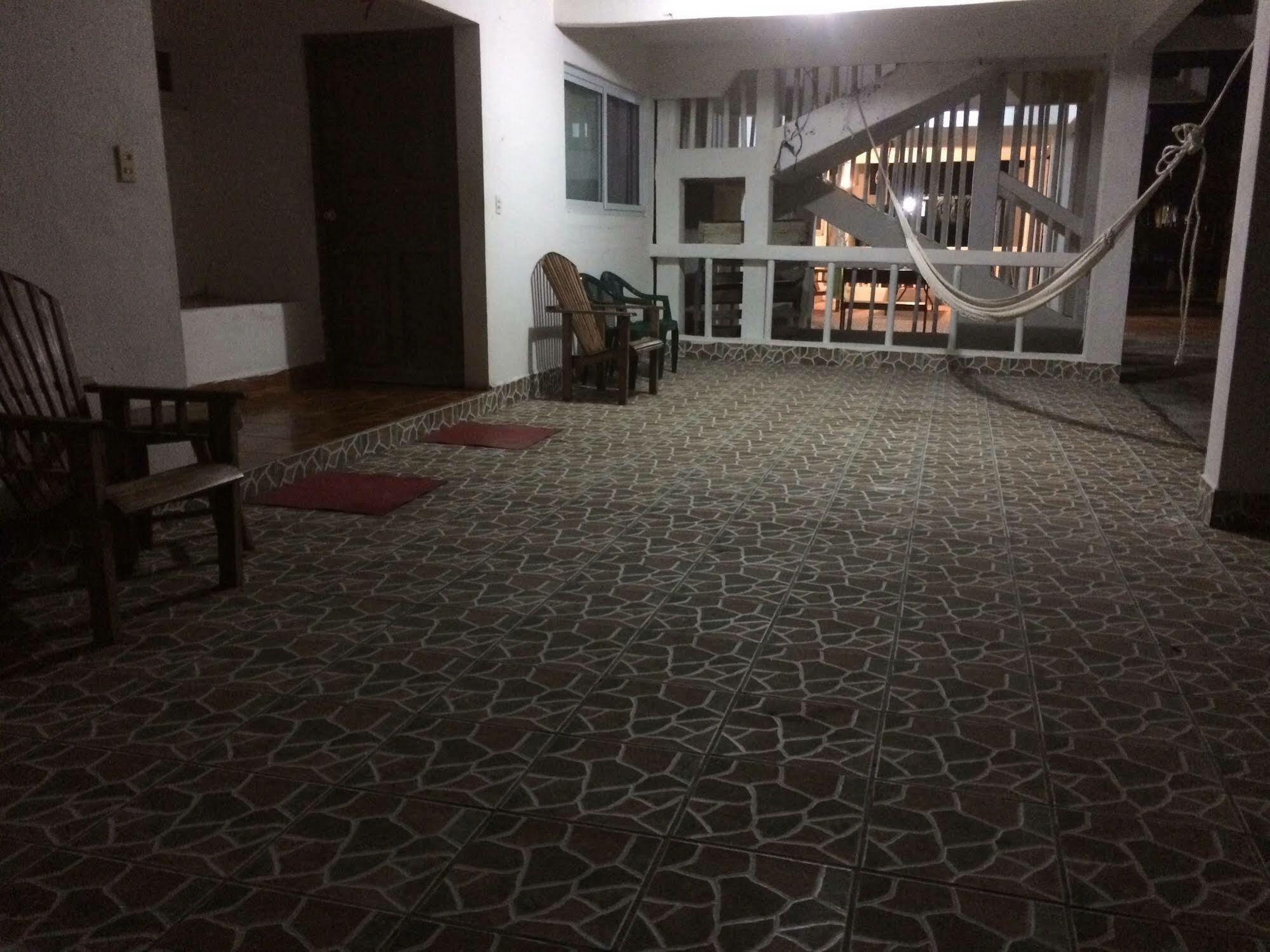 Tortugas Place Hotel Y Bungalos Monterrico Buitenkant foto
